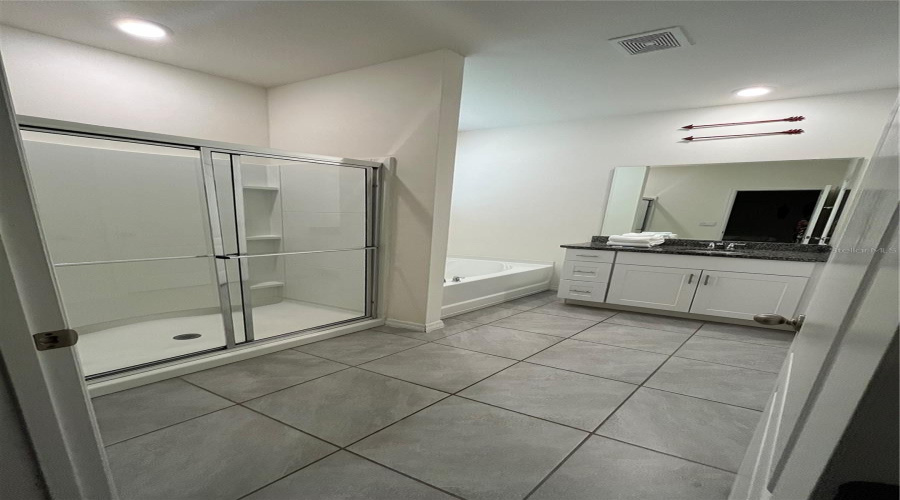 DAVENPORT, Florida 33837, 5 Bedrooms Bedrooms, ,4 BathroomsBathrooms,Residential,For Sale,OAKBOURNE,0,MFRO6394458