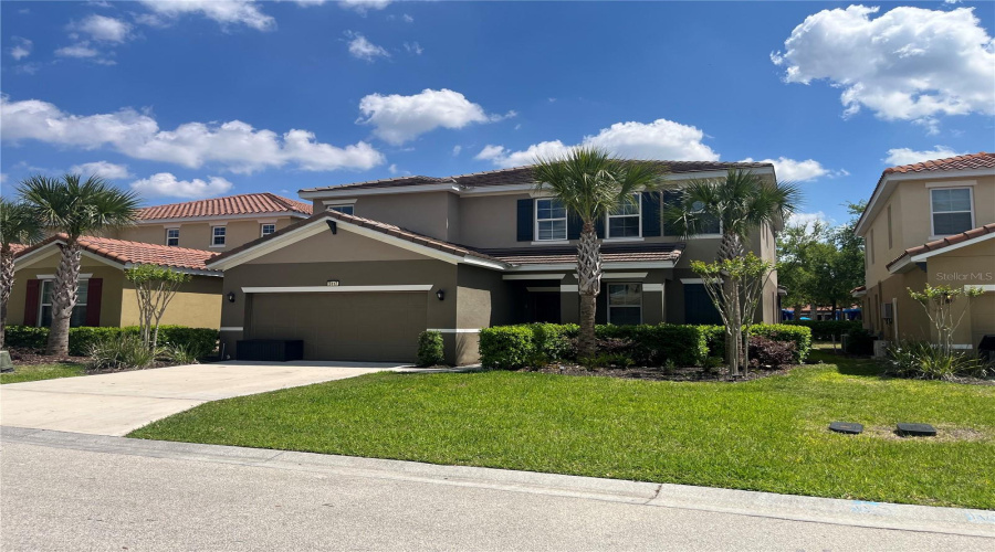 DAVENPORT, Florida 33837, 5 Bedrooms Bedrooms, ,4 BathroomsBathrooms,Residential,For Sale,OAKBOURNE,0,MFRO6394458