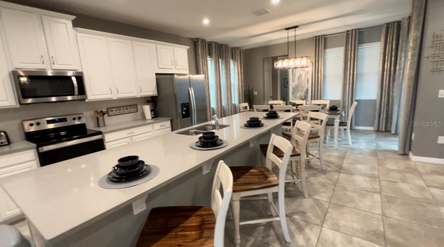 KISSIMMEE, Florida 34747, 7 Bedrooms Bedrooms, ,4 BathroomsBathrooms,Residential,For Sale,AMELIA DOWNS,0,MFRO6390580