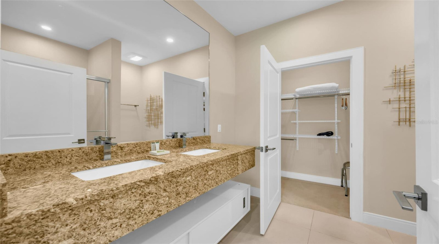 KISSIMMEE, Florida 34747, 4 Bedrooms Bedrooms, ,4 BathroomsBathrooms,Residential,For Sale,BRASILIA,0,MFRO6394706