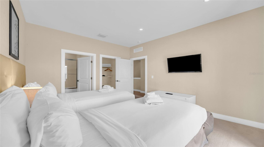 KISSIMMEE, Florida 34747, 4 Bedrooms Bedrooms, ,4 BathroomsBathrooms,Residential,For Sale,BRASILIA,0,MFRO6394706