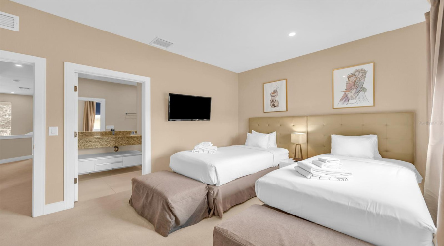 KISSIMMEE, Florida 34747, 4 Bedrooms Bedrooms, ,4 BathroomsBathrooms,Residential,For Sale,BRASILIA,0,MFRO6394706