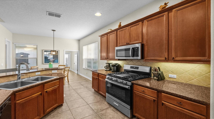 REUNION, Florida 34747, 5 Bedrooms Bedrooms, ,3 BathroomsBathrooms,Residential,For Sale,MOLONA,0,MFRS5146678