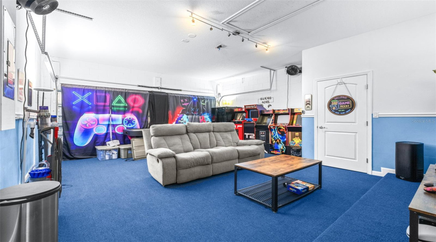 DAVENPORT, Florida 33837, 5 Bedrooms Bedrooms, ,3 BathroomsBathrooms,Residential,For Sale,OAKRISE,0,MFRTB8450220