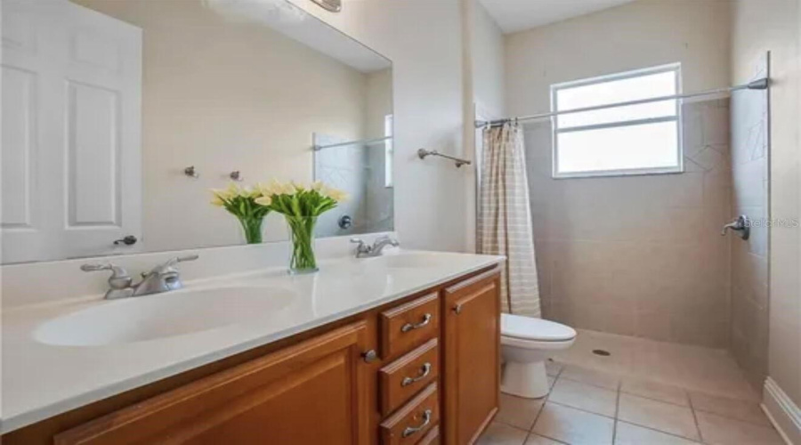 KISSIMMEE, Florida 34746, 5 Bedrooms Bedrooms, ,4 BathroomsBathrooms,Residential,For Sale,BUNKER VIEW,0,MFRO6395237