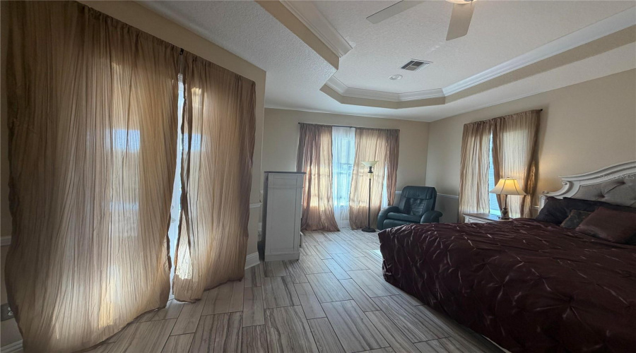 KISSIMMEE, Florida 34746, 5 Bedrooms Bedrooms, ,4 BathroomsBathrooms,Residential,For Sale,BUNKER VIEW,0,MFRO6395237