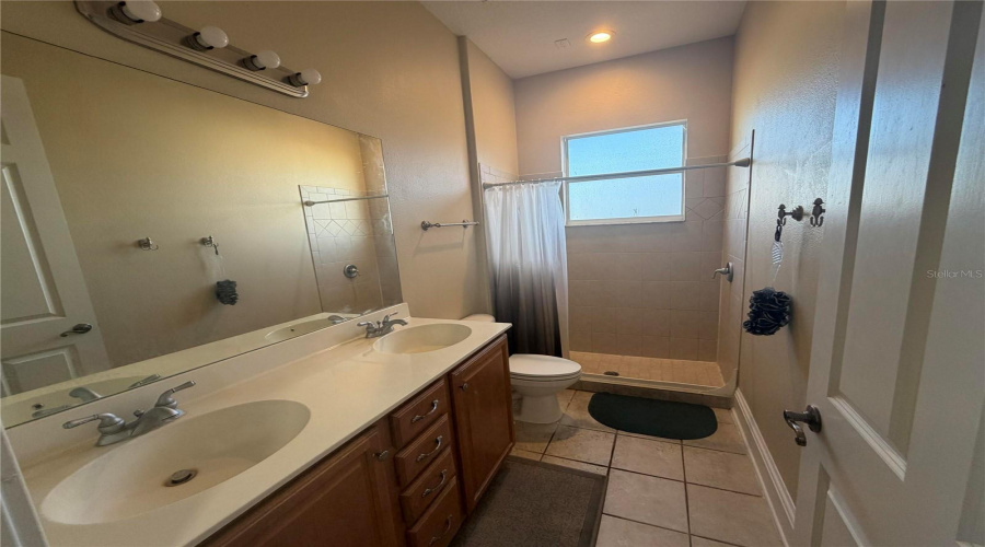 KISSIMMEE, Florida 34746, 5 Bedrooms Bedrooms, ,4 BathroomsBathrooms,Residential,For Sale,BUNKER VIEW,0,MFRO6395237