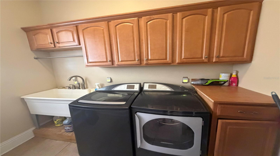 KISSIMMEE, Florida 34746, 5 Bedrooms Bedrooms, ,4 BathroomsBathrooms,Residential,For Sale,BUNKER VIEW,0,MFRO6395237