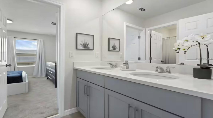 KISSIMMEE, Florida 34747, 6 Bedrooms Bedrooms, ,4 BathroomsBathrooms,Residential,For Sale,TROPICAL PALMS,0,MFRO6395222