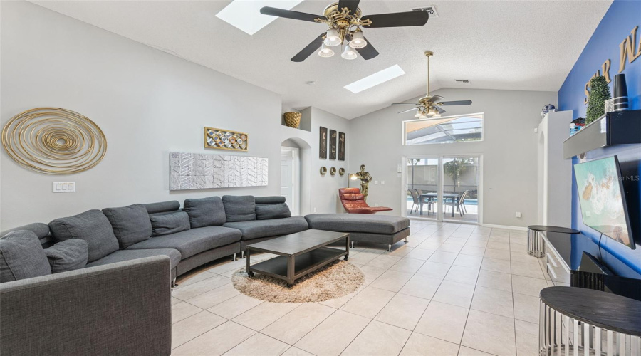 KISSIMMEE, Florida 34747, 5 Bedrooms Bedrooms, ,4 BathroomsBathrooms,Residential,For Sale,ROARING CREEK,0,MFRO6371323