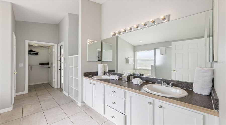 KISSIMMEE, Florida 34747, 5 Bedrooms Bedrooms, ,4 BathroomsBathrooms,Residential,For Sale,ROARING CREEK,0,MFRO6371323