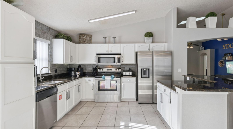 KISSIMMEE, Florida 34747, 5 Bedrooms Bedrooms, ,4 BathroomsBathrooms,Residential,For Sale,ROARING CREEK,0,MFRO6371323