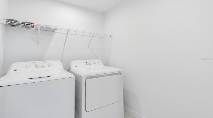 DAVENPORT, Florida 33897, 5 Bedrooms Bedrooms, ,3 BathroomsBathrooms,Residential,For Sale,COSTA BLANCA,0,MFRO6394031