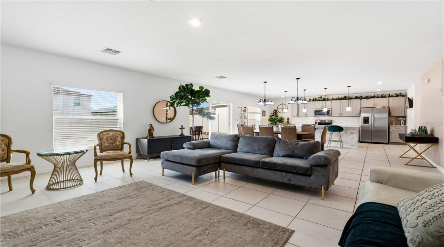 DAVENPORT, Florida 33897, 5 Bedrooms Bedrooms, ,3 BathroomsBathrooms,Residential,For Sale,COSTA BLANCA,0,MFRO6394031