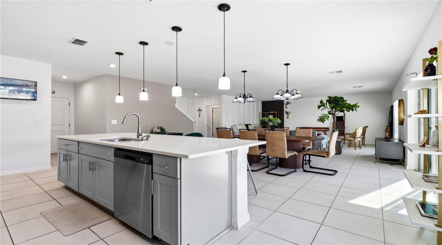 DAVENPORT, Florida 33897, 5 Bedrooms Bedrooms, ,3 BathroomsBathrooms,Residential,For Sale,COSTA BLANCA,0,MFRO6394031