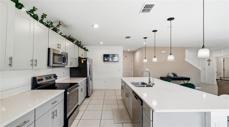 DAVENPORT, Florida 33897, 5 Bedrooms Bedrooms, ,3 BathroomsBathrooms,Residential,For Sale,COSTA BLANCA,0,MFRO6394031