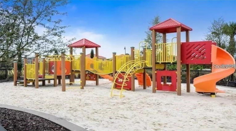 DAVENPORT, Florida 33837, 5 Bedrooms Bedrooms, ,3 BathroomsBathrooms,Residential,For Sale,OAKMOSS LOOP,0,MFRS5146925