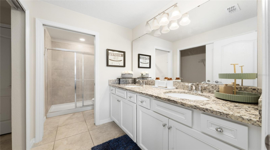 DAVENPORT, Florida 33837, 5 Bedrooms Bedrooms, ,3 BathroomsBathrooms,Residential,For Sale,OAKMOSS LOOP,0,MFRS5146925