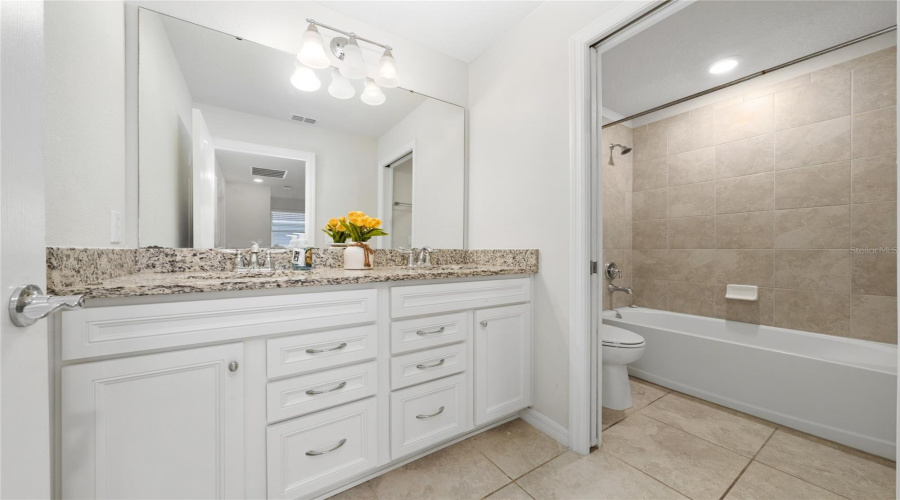 DAVENPORT, Florida 33837, 5 Bedrooms Bedrooms, ,3 BathroomsBathrooms,Residential,For Sale,OAKMOSS LOOP,0,MFRS5146925