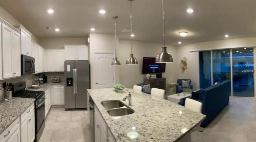 DAVENPORT, Florida 33837, 5 Bedrooms Bedrooms, ,3 BathroomsBathrooms,Residential,For Sale,OAKMOSS LOOP,0,MFRS5146925