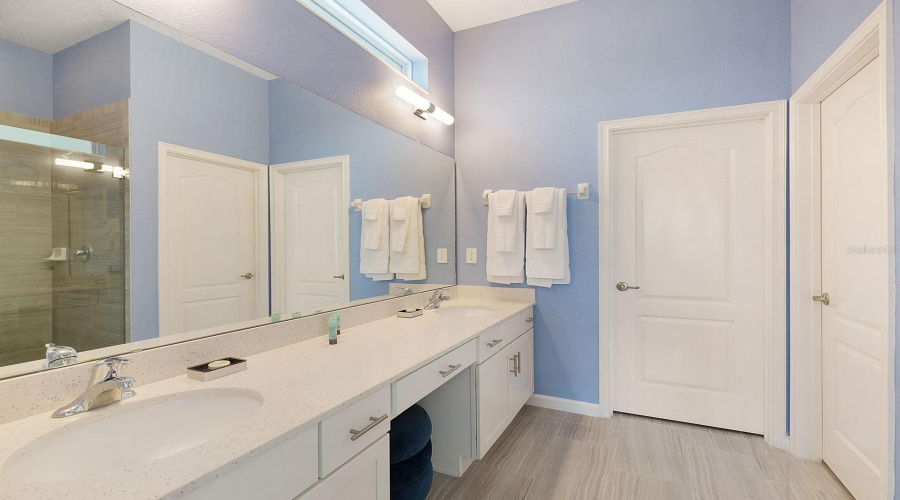 DAVENPORT, Florida 33837, 11 Bedrooms Bedrooms, ,8 BathroomsBathrooms,Residential,For Sale,OAK SHADOW,0,MFRS5146665