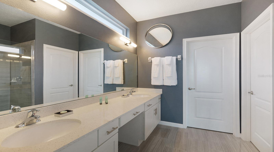 DAVENPORT, Florida 33837, 11 Bedrooms Bedrooms, ,8 BathroomsBathrooms,Residential,For Sale,OAK SHADOW,0,MFRS5146665