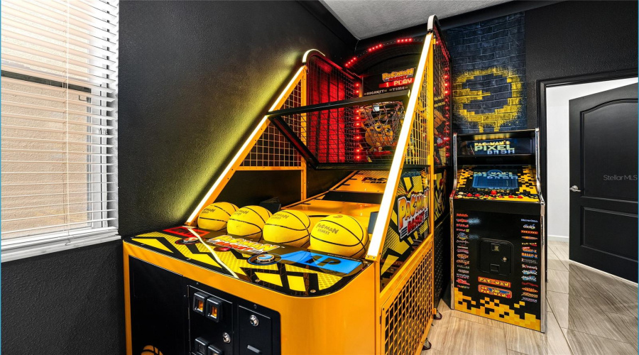 DAVENPORT, Florida 33837, 11 Bedrooms Bedrooms, ,8 BathroomsBathrooms,Residential,For Sale,OAK SHADOW,0,MFRS5146665