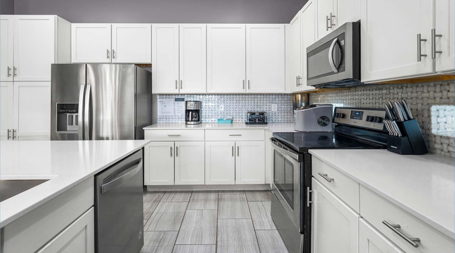 DAVENPORT, Florida 33837, 11 Bedrooms Bedrooms, ,8 BathroomsBathrooms,Residential,For Sale,OAK SHADOW,0,MFRS5146665