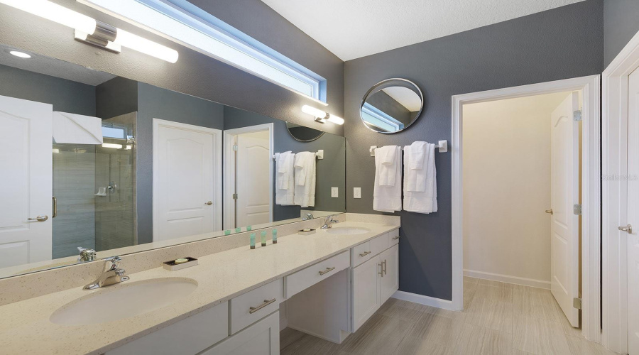 DAVENPORT, Florida 33837, 11 Bedrooms Bedrooms, ,8 BathroomsBathrooms,Residential,For Sale,OAK SHADOW,0,MFRS5146643