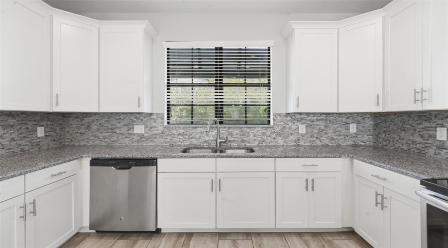 DAVENPORT, Florida 33896, 4 Bedrooms Bedrooms, ,4 BathroomsBathrooms,Residential,For Sale,SHINNECOCK HILLS,0,MFRV4948166