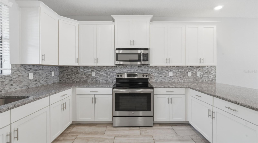 DAVENPORT, Florida 33896, 4 Bedrooms Bedrooms, ,4 BathroomsBathrooms,Residential,For Sale,SHINNECOCK HILLS,0,MFRV4948166