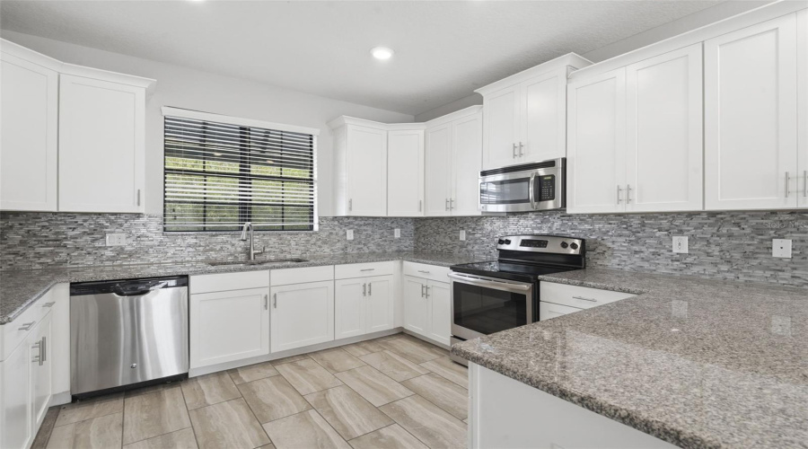 DAVENPORT, Florida 33896, 4 Bedrooms Bedrooms, ,4 BathroomsBathrooms,Residential,For Sale,SHINNECOCK HILLS,0,MFRV4948166