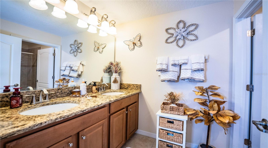 KISSIMMEE, Florida 34747, 4 Bedrooms Bedrooms, ,3 BathroomsBathrooms,Residential,For Sale,CALIFORNIA PALM,0,MFRL4960741