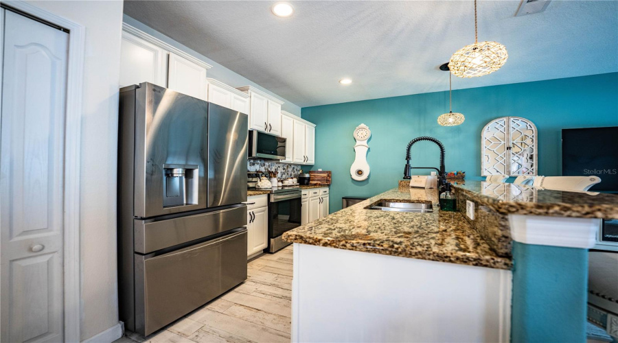 KISSIMMEE, Florida 34747, 4 Bedrooms Bedrooms, ,3 BathroomsBathrooms,Residential,For Sale,CALIFORNIA PALM,0,MFRL4960741