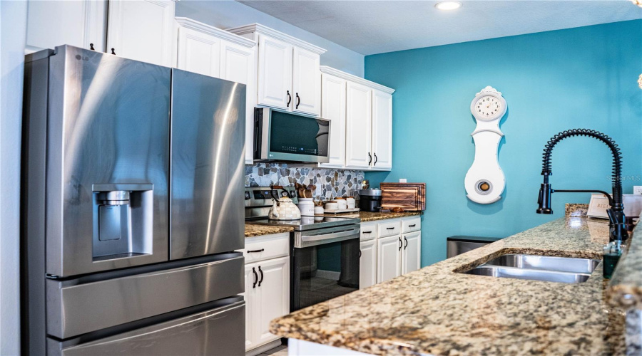 KISSIMMEE, Florida 34747, 4 Bedrooms Bedrooms, ,3 BathroomsBathrooms,Residential,For Sale,CALIFORNIA PALM,0,MFRL4960741