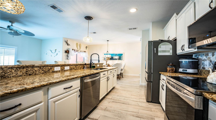 KISSIMMEE, Florida 34747, 4 Bedrooms Bedrooms, ,3 BathroomsBathrooms,Residential,For Sale,CALIFORNIA PALM,0,MFRL4960741