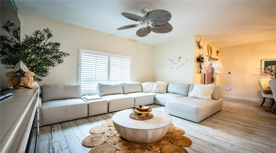 KISSIMMEE, Florida 34747, 4 Bedrooms Bedrooms, ,3 BathroomsBathrooms,Residential,For Sale,CALIFORNIA PALM,0,MFRL4960741