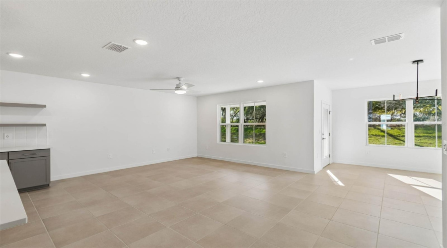 DAVENPORT, Florida 33837, 4 Bedrooms Bedrooms, ,2 BathroomsBathrooms,Residential,For Sale,REIN,0,MFRO6395417