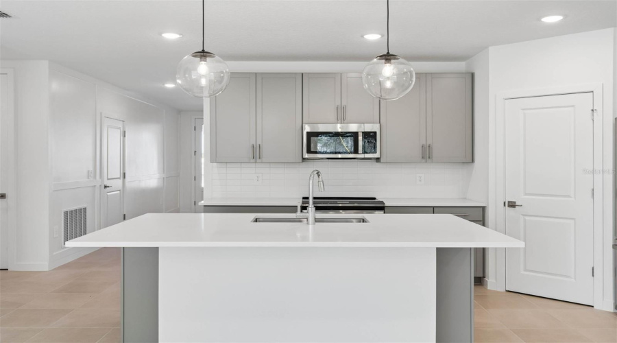 DAVENPORT, Florida 33837, 4 Bedrooms Bedrooms, ,2 BathroomsBathrooms,Residential,For Sale,REIN,0,MFRO6395417