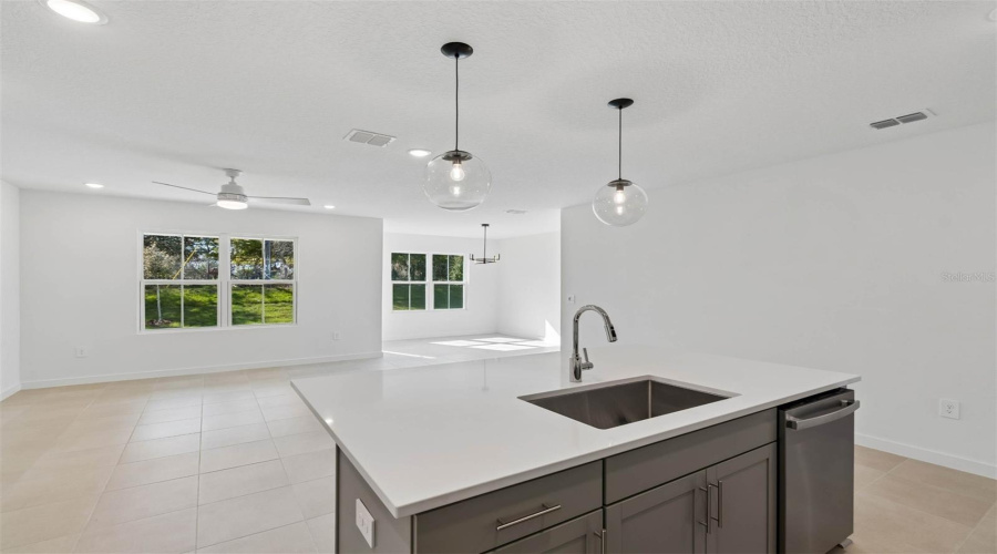 DAVENPORT, Florida 33837, 4 Bedrooms Bedrooms, ,2 BathroomsBathrooms,Residential,For Sale,REIN,0,MFRO6395417