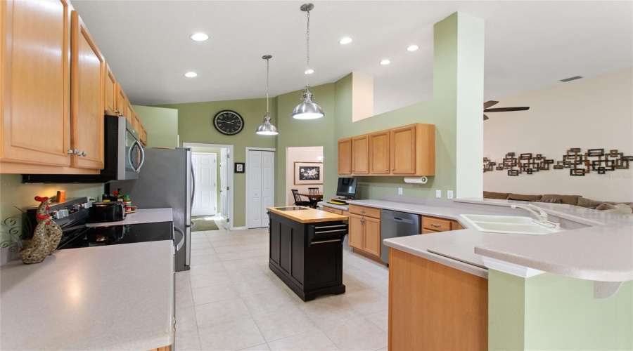 DAVENPORT, Florida 33837, 2 Bedrooms Bedrooms, ,2 BathroomsBathrooms,Residential,For Sale,VISTA OAKS WAY,0,MFRS5146853