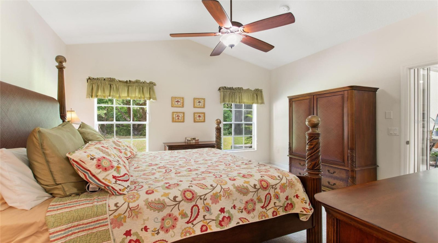 En suite primary bedroom