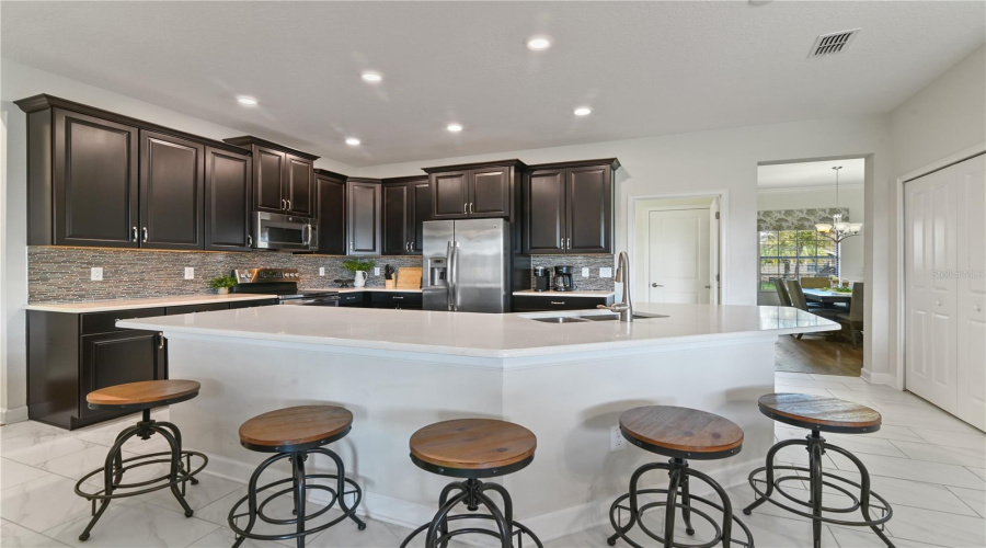 DAVENPORT, Florida 33896, 4 Bedrooms Bedrooms, ,4 BathroomsBathrooms,Residential,For Sale,MICKELSON,0,MFRL4950998