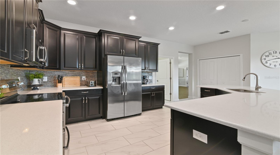 DAVENPORT, Florida 33896, 4 Bedrooms Bedrooms, ,4 BathroomsBathrooms,Residential,For Sale,MICKELSON,0,MFRL4950998