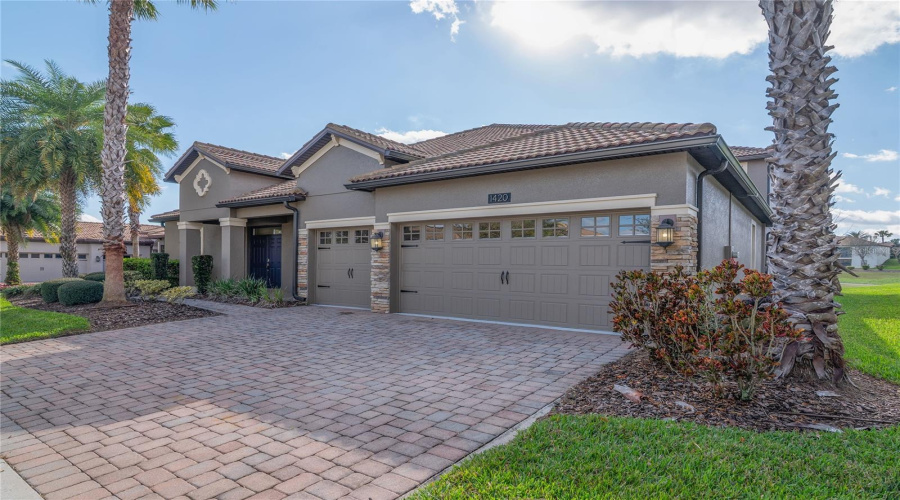 DAVENPORT, Florida 33896, 4 Bedrooms Bedrooms, ,4 BathroomsBathrooms,Residential,For Sale,MICKELSON,0,MFRL4950998