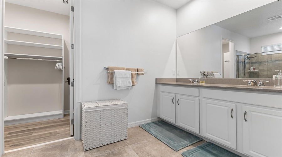 KISSIMMEE, Florida 34747, 9 Bedrooms Bedrooms, ,6 BathroomsBathrooms,Residential,For Sale,AMELIA DOWNS,0,MFRO6332544