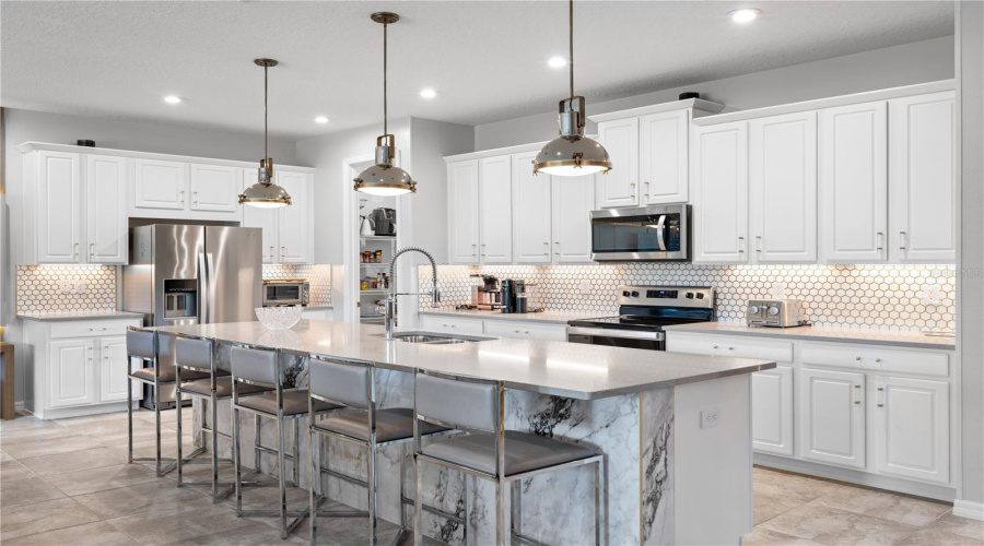 KISSIMMEE, Florida 34747, 9 Bedrooms Bedrooms, ,6 BathroomsBathrooms,Residential,For Sale,AMELIA DOWNS,0,MFRO6332544