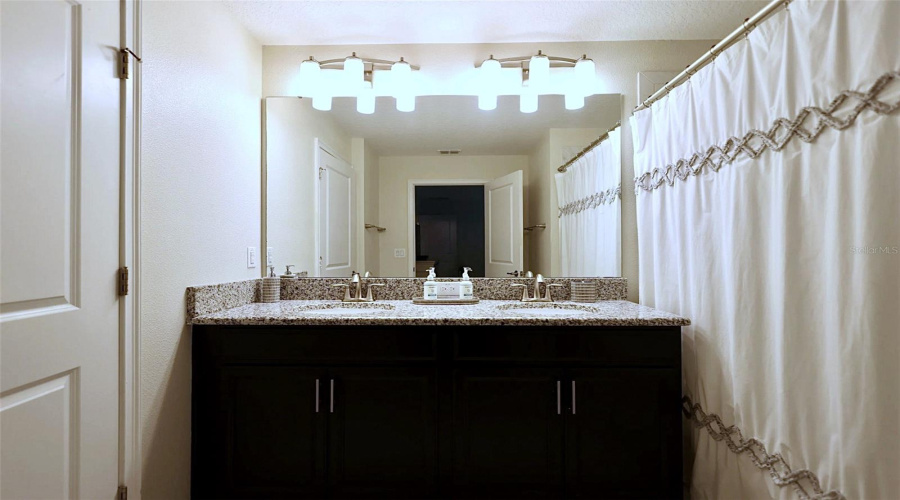 DAVENPORT, Florida 33896, 4 Bedrooms Bedrooms, ,3 BathroomsBathrooms,Residential,For Sale,DOGLEG,0,MFRO6395490