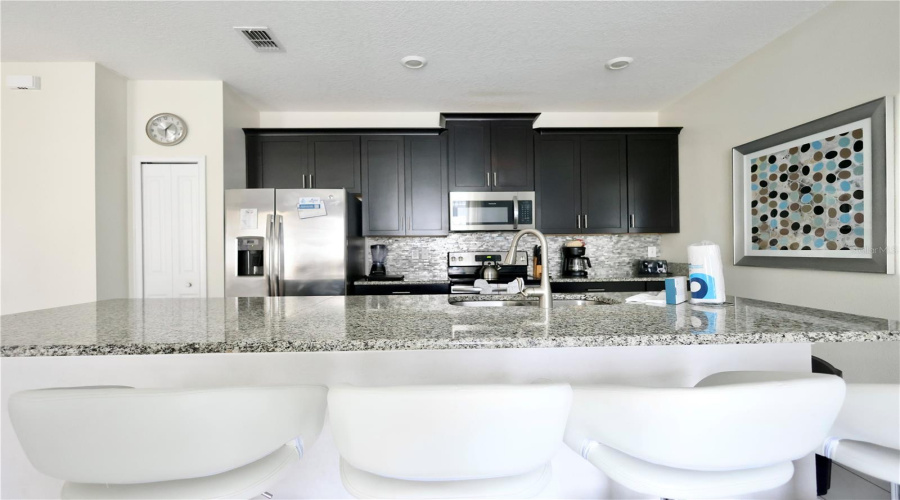 DAVENPORT, Florida 33896, 4 Bedrooms Bedrooms, ,3 BathroomsBathrooms,Residential,For Sale,DOGLEG,0,MFRO6395490