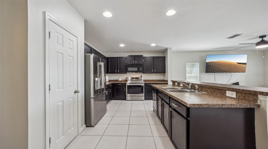 DAVENPORT, Florida 33837, 4 Bedrooms Bedrooms, ,2 BathroomsBathrooms,Residential,For Sale,WHISPERING PINES,0,MFRO6395457